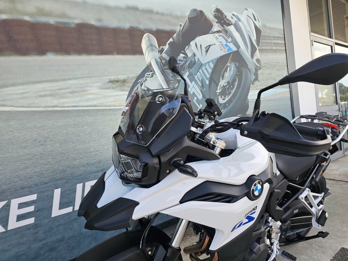 2026 BMW Motorrad F 800 GS LIGHT WHITE