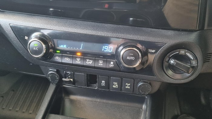 2016 Toyota Hilux SR5