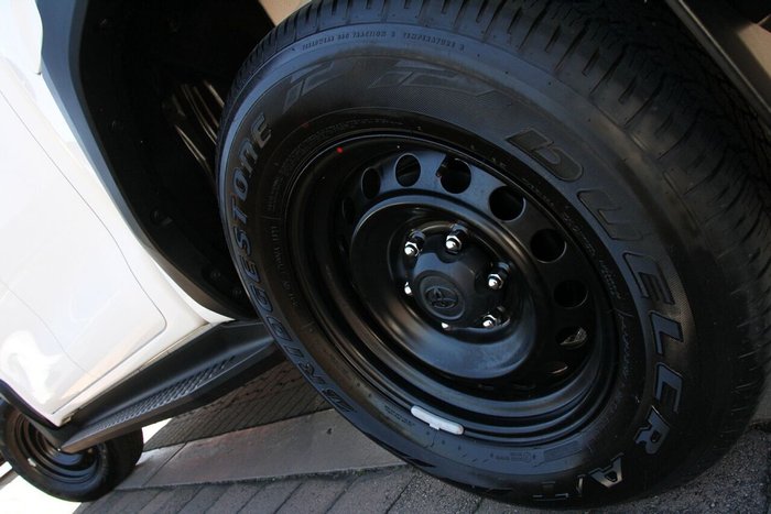 2025 Toyota Hilux SR 48V