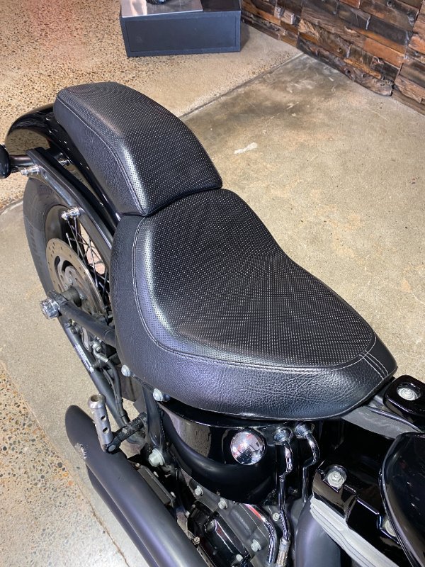 2011 HARLEY-DAVIDSON FXS BLACKLINE
