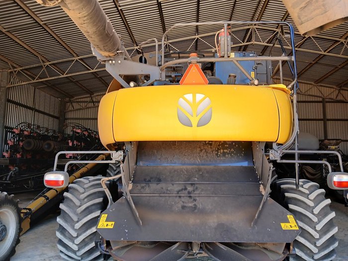 2019 New Holland Cr8.90