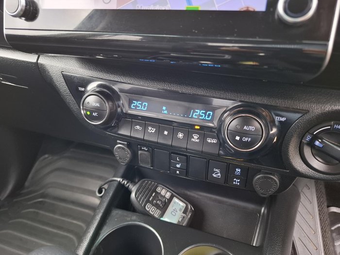 2021 Toyota Hilux SR5