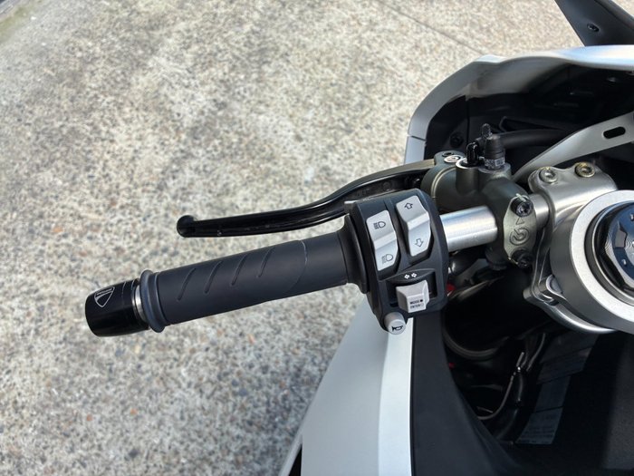 2022 Ducati PANIGALE V2 WHITE