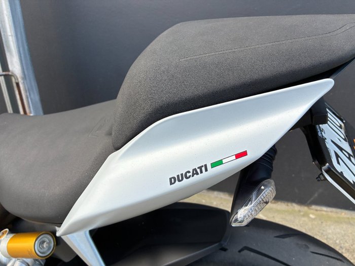 2022 Ducati PANIGALE V2 WHITE