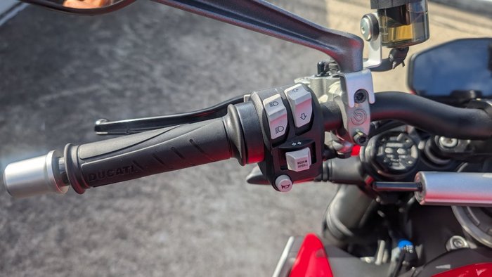 2023 DUCATI STREETFIGHTER V2 Red