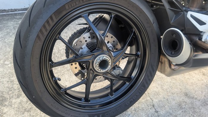 2023 DUCATI STREETFIGHTER V2 Red