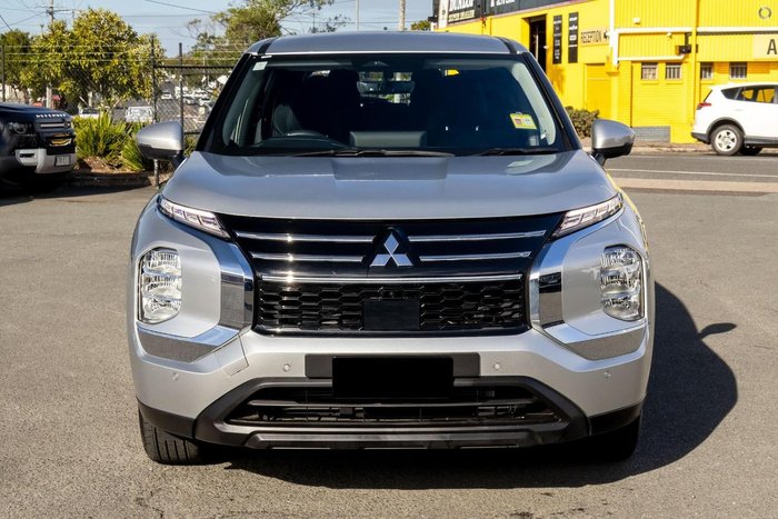 2025 Mitsubishi Outlander ES