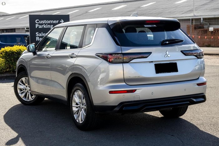 2025 Mitsubishi Outlander ES