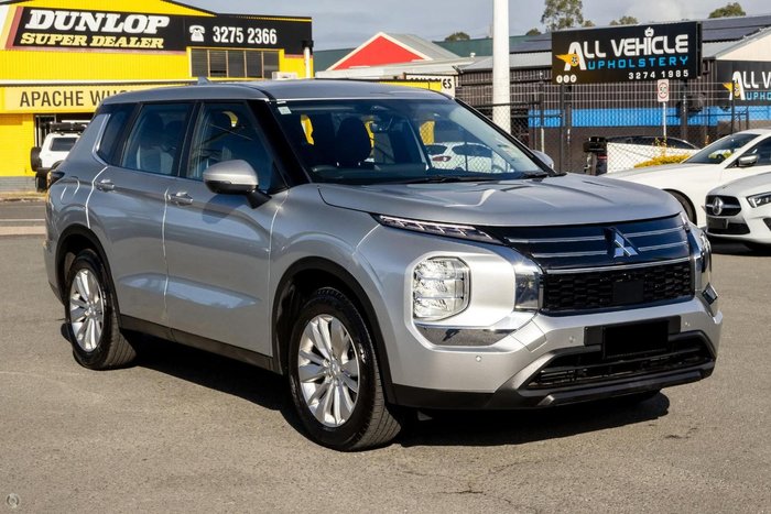 2025 Mitsubishi Outlander ES