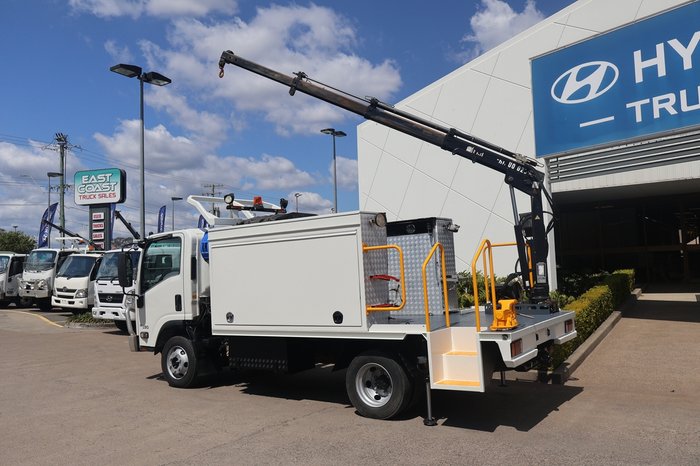 2019 ISUZU NPR