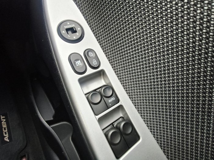 2012 Hyundai Accent Active