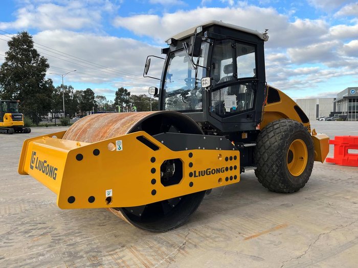 Liugong 6615E Smooth Drum Roller
