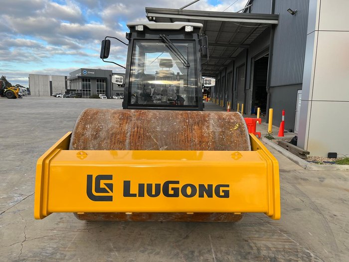 Liugong 6615E Smooth Drum Roller
