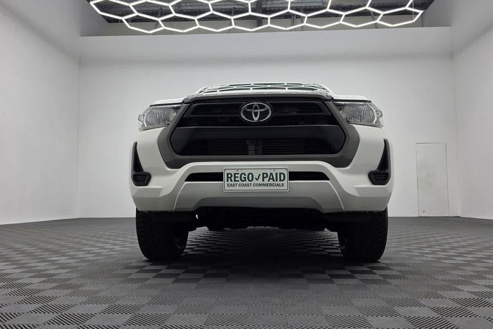 2022 Toyota Hilux SR