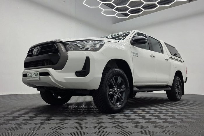 2022 Toyota Hilux SR