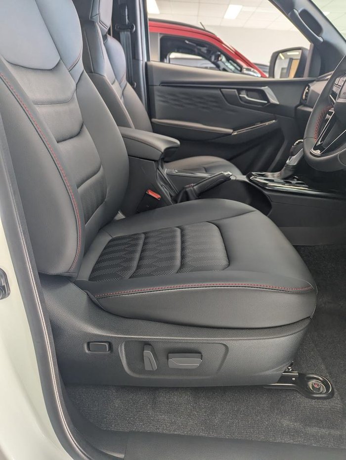 2026 Isuzu D-MAX X-TERRAIN MY25.5 4X4 Dual Range Mineral White
