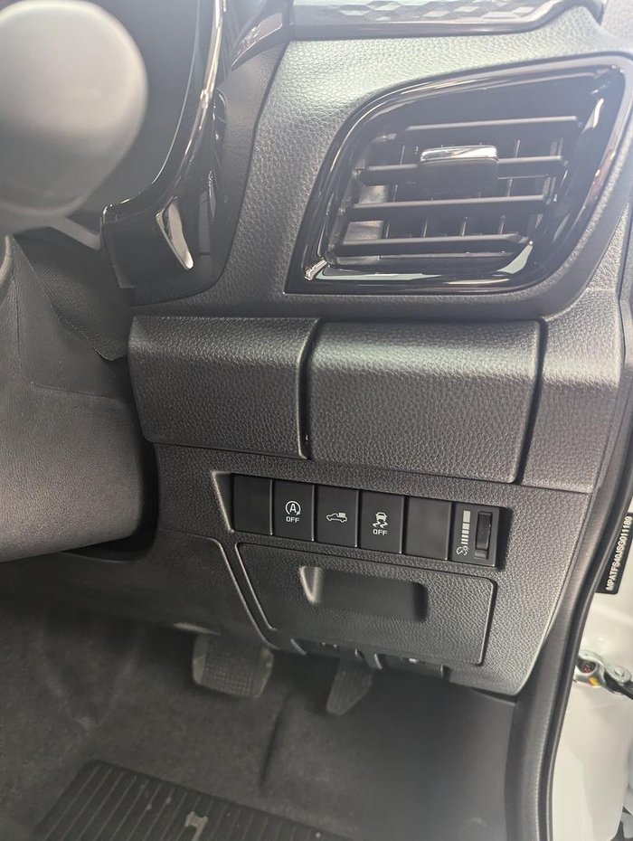 2026 Isuzu D-MAX X-TERRAIN MY25.5 4X4 Dual Range Mineral White