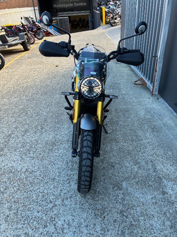2024 Triumph SCRAMBLER 400 X PEARL SAND KHAKI