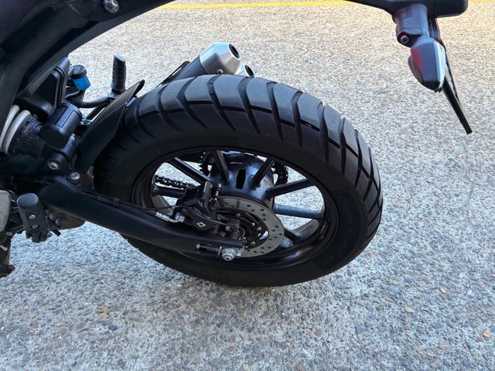 2024 Triumph SCRAMBLER 400 X PEARL SAND KHAKI