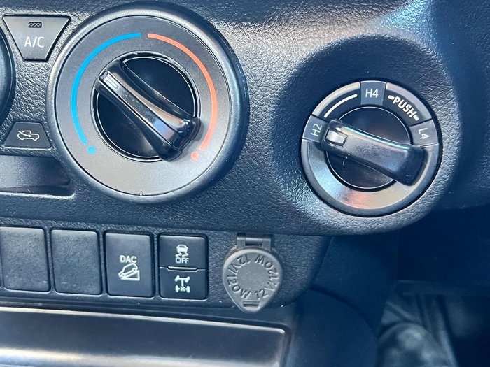 2022 Toyota Hilux SR