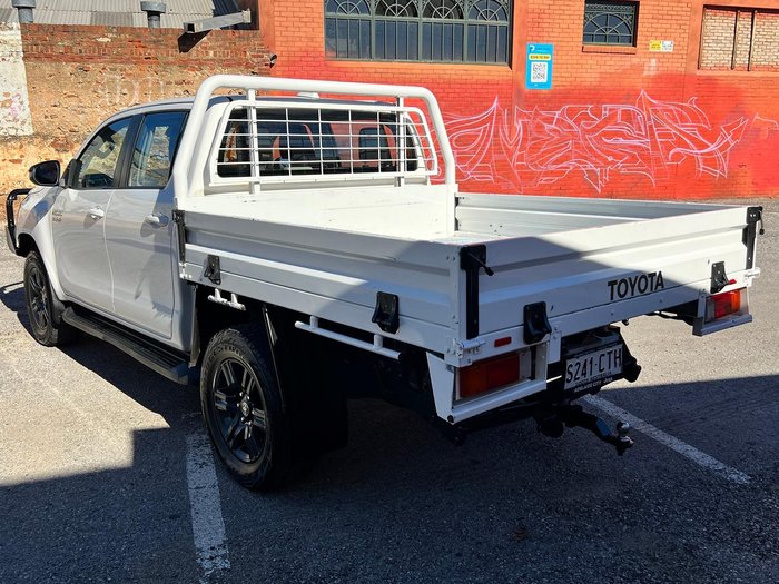 2022 Toyota Hilux SR