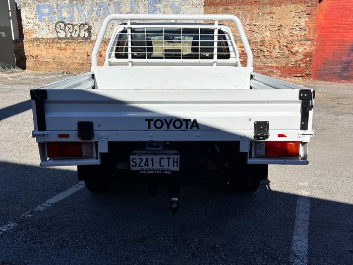 2022 Toyota Hilux SR