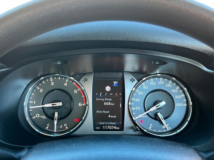2022 Toyota Hilux SR