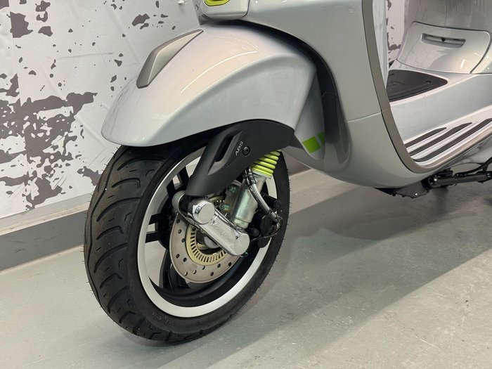 2025 Vespa Primavera Tech 150 Primavera Silver