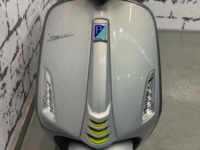 2025 Vespa Primavera Tech 150 Primavera Silver