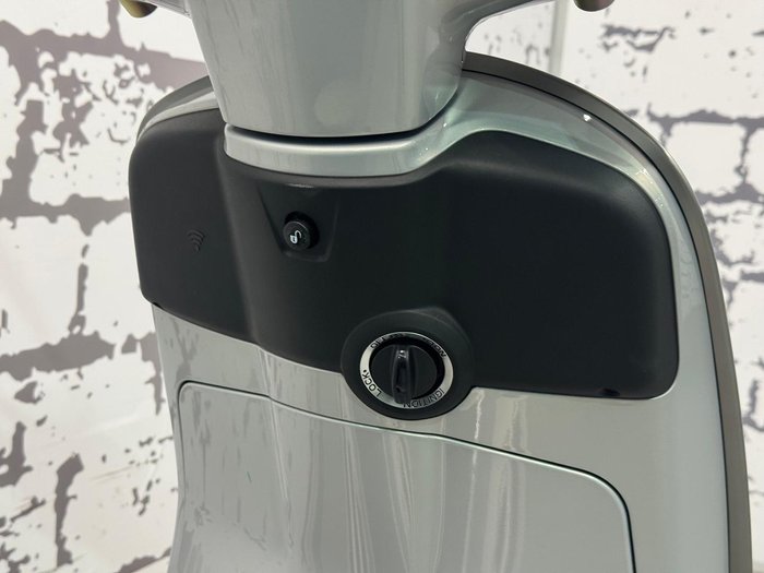 2025 Vespa Primavera Tech 150 Primavera Silver