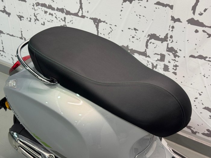 2025 Vespa Primavera Tech 150 Primavera Silver