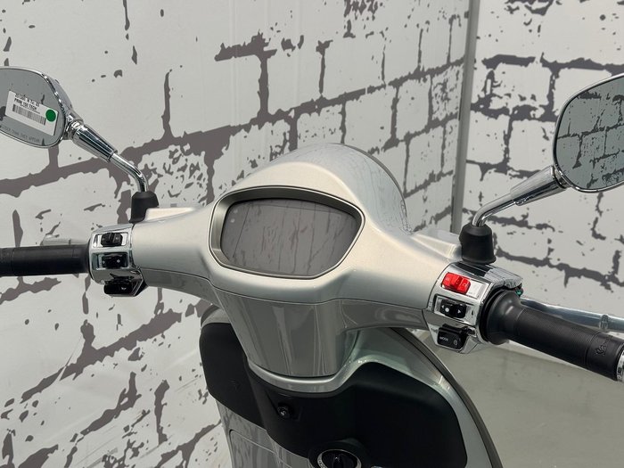 2025 Vespa Primavera Tech 150 Primavera Silver