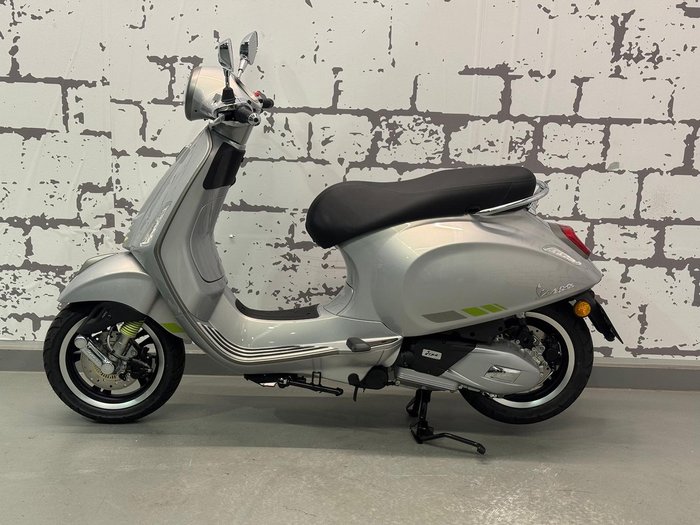 2025 Vespa Primavera Tech 150 Primavera Silver