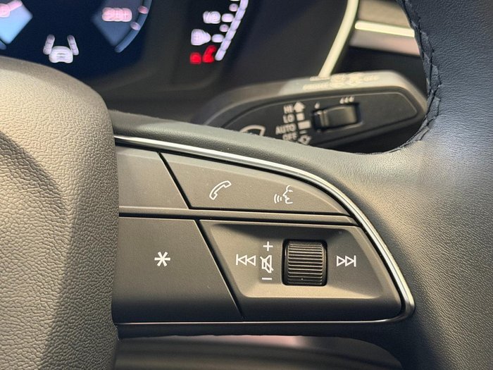2024 Audi Q3 35 TFSI S line edition