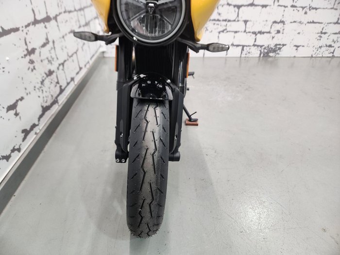 2026 Triumph Thruxton 400 Thruxton Yellow
