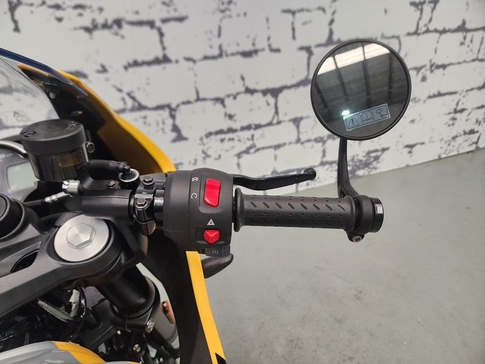 2026 Triumph Thruxton 400 Thruxton Yellow