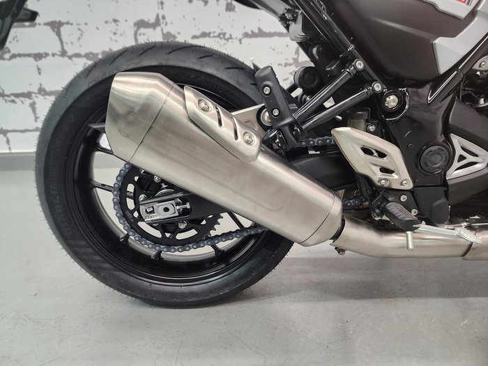 2026 Triumph Thruxton 400 Thruxton Yellow