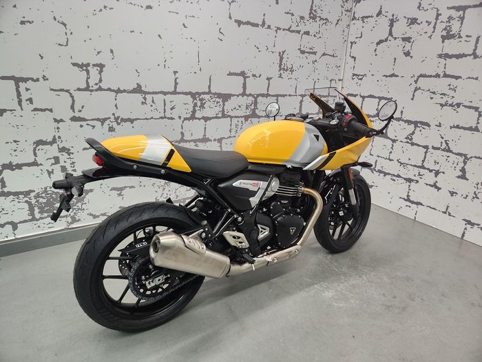 2026 Triumph Thruxton 400 Thruxton Yellow