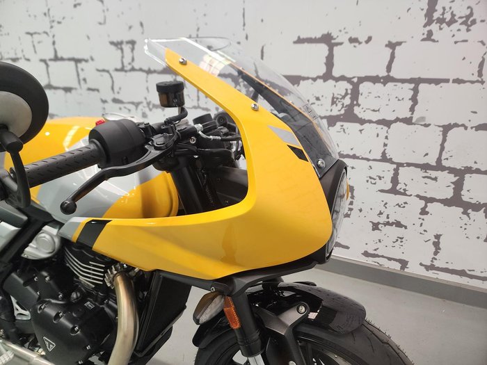 2026 Triumph Thruxton 400 Thruxton Yellow