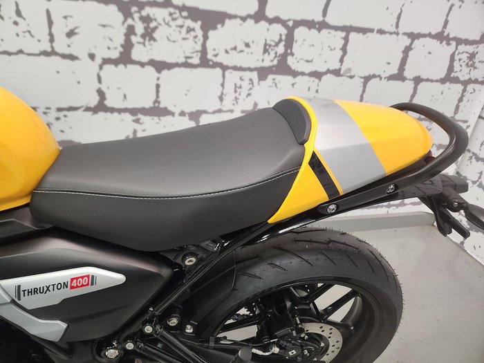 2026 Triumph Thruxton 400 Thruxton Yellow