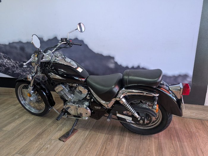 2009 Suzuki VL250 (LC250 INTRUDER) Black