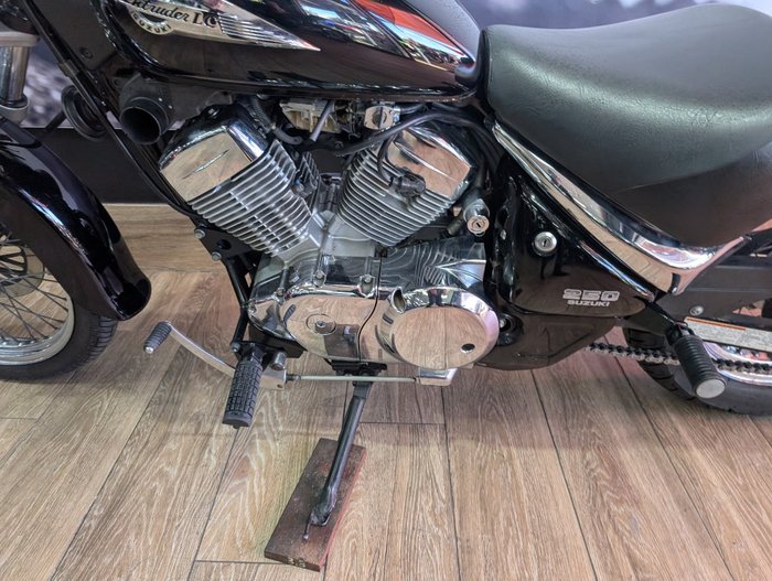 2009 Suzuki VL250 (LC250 INTRUDER) Black