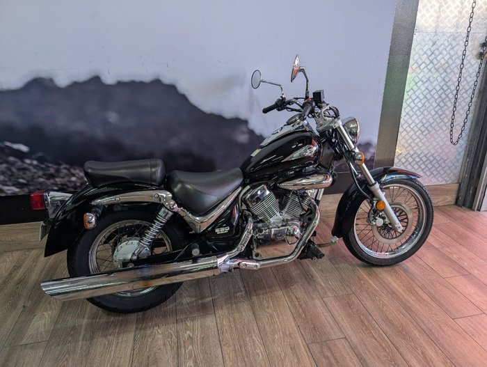 2009 Suzuki VL250 (LC250 INTRUDER) Black