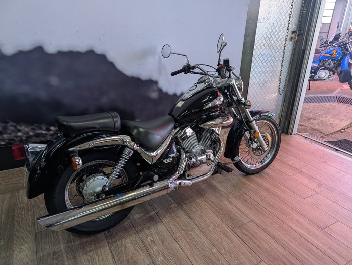 2009 Suzuki VL250 (LC250 INTRUDER) Black