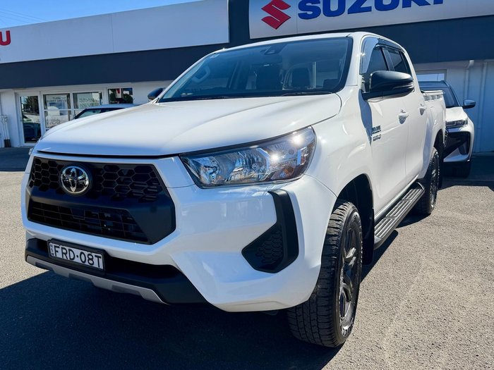 2025 Toyota Hilux SR