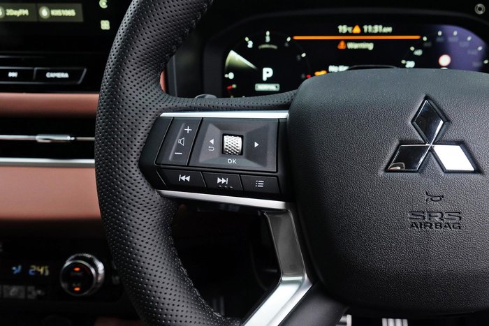 2026 Mitsubishi Outlander Exceed Tourer ZM MY26 AWD White Diamond with Black Mica Roof