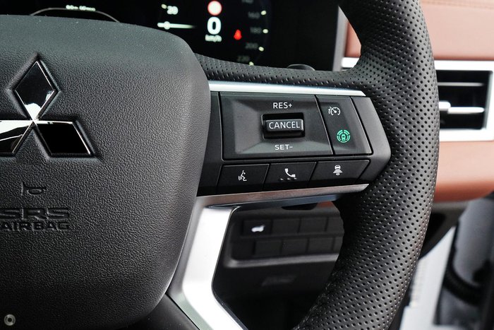 2026 Mitsubishi Outlander Exceed Tourer ZM MY26 AWD White Diamond with Black Mica Roof