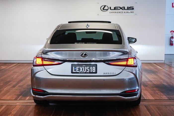 2025 Lexus ES 300h Luxury