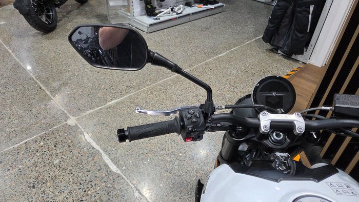 2026 Triumph TRIDENT 660 (LAMS)
