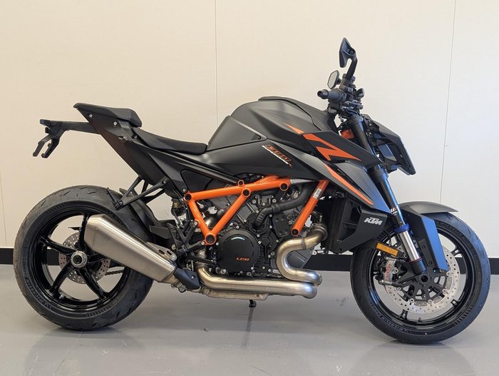 2026 KTM 1390 Super Duke R EVO Super Duke Black